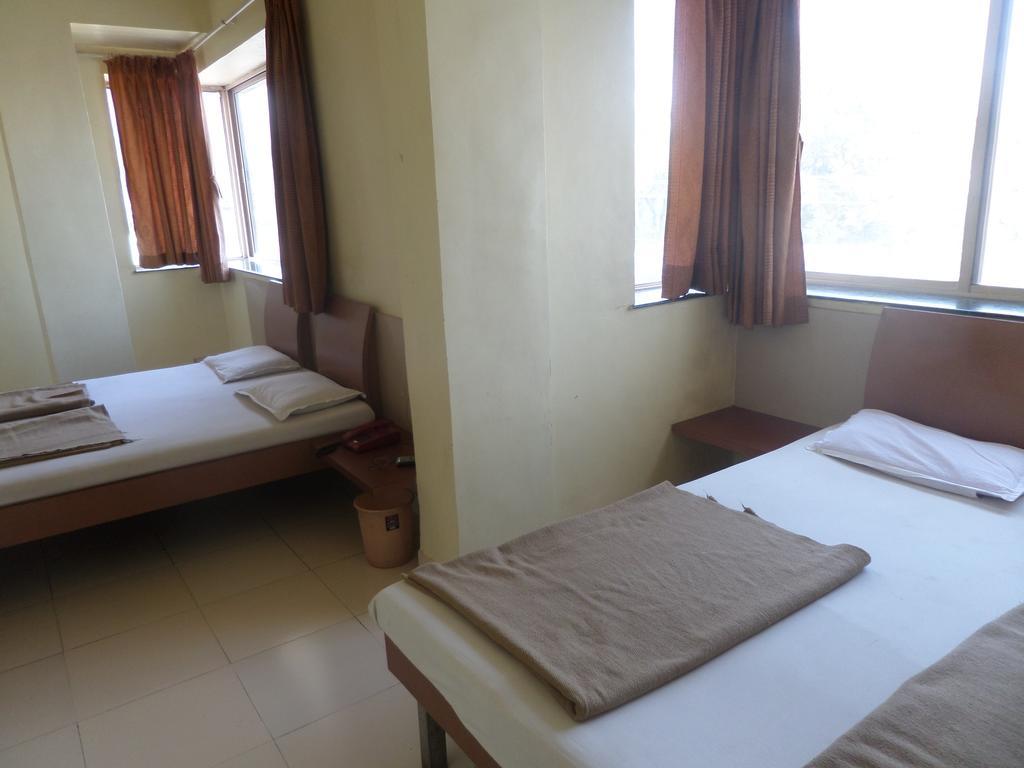 Hotel Sai Ratna Nashik Eksteriør billede