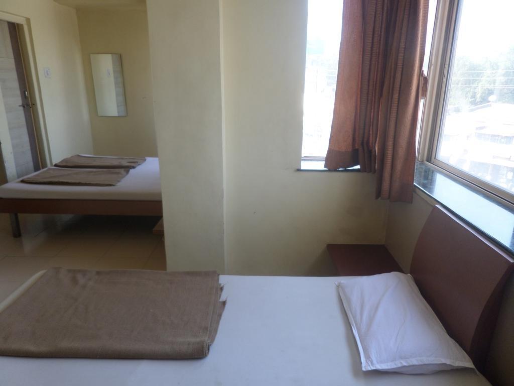 Hotel Sai Ratna Nashik Eksteriør billede